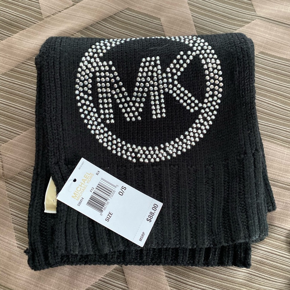 MK scarf